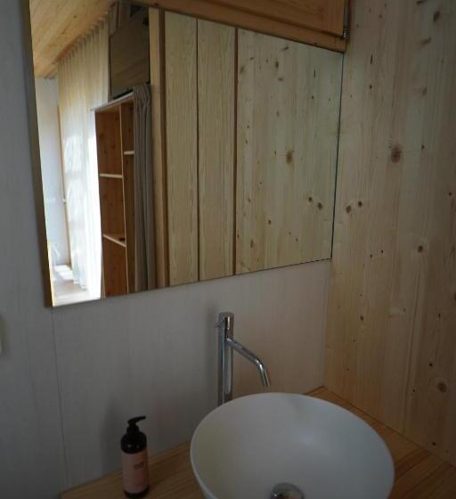 디럭스 스튜디오, Alfacs Village