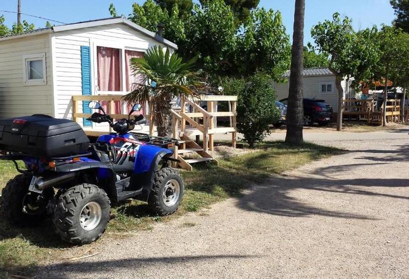 스탠다드 방갈로, Alfacs Village