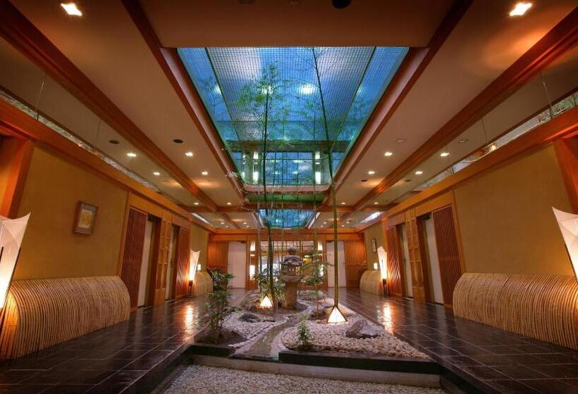 标准三人间, Hayamakan