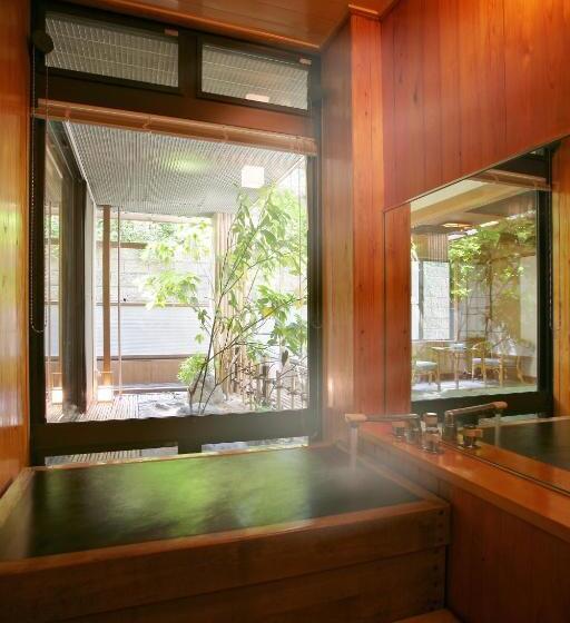 标准三人间, Hayamakan