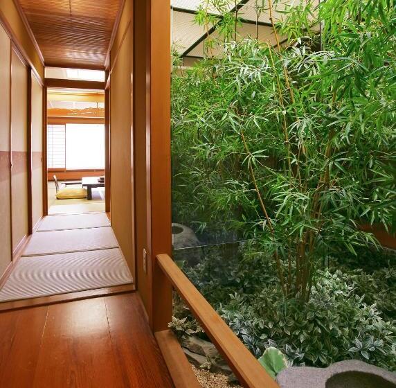 四人高级间, Hayamakan