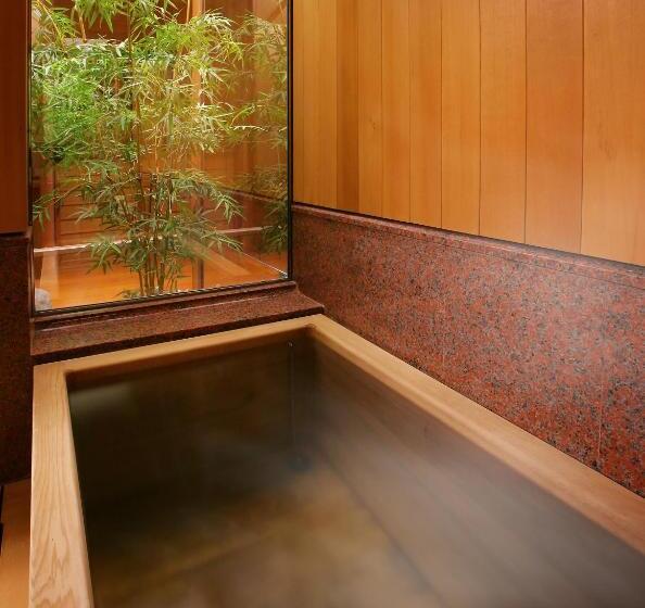 四人高级间, Hayamakan