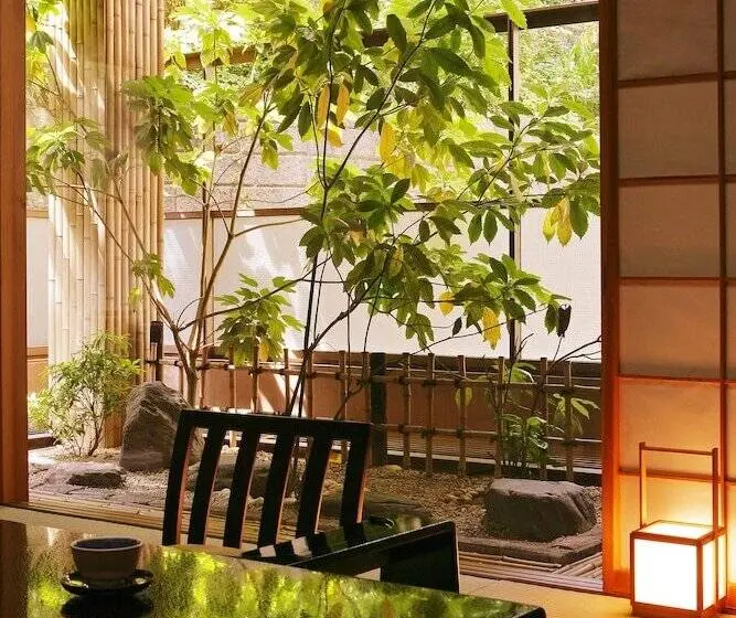 Standard Kolmen Hengen Huone, Hayamakan