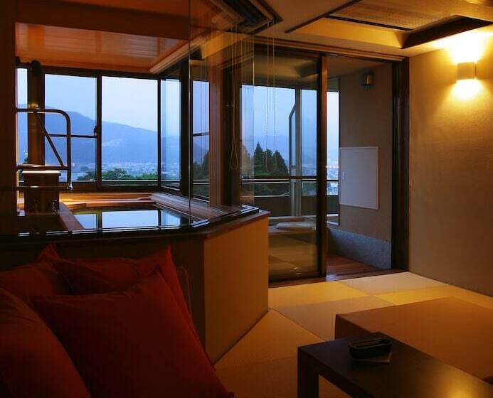 标准三人间, Hayamakan