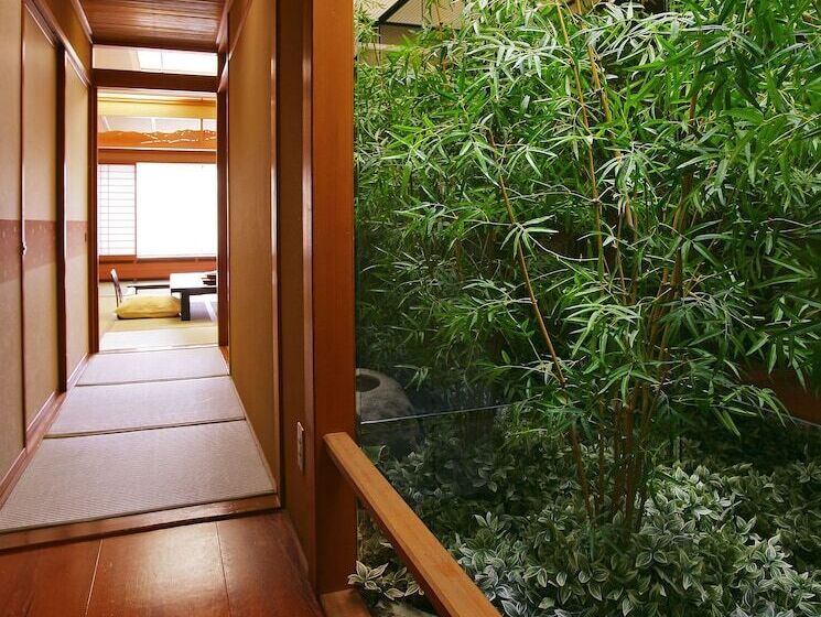 四人高级间, Hayamakan