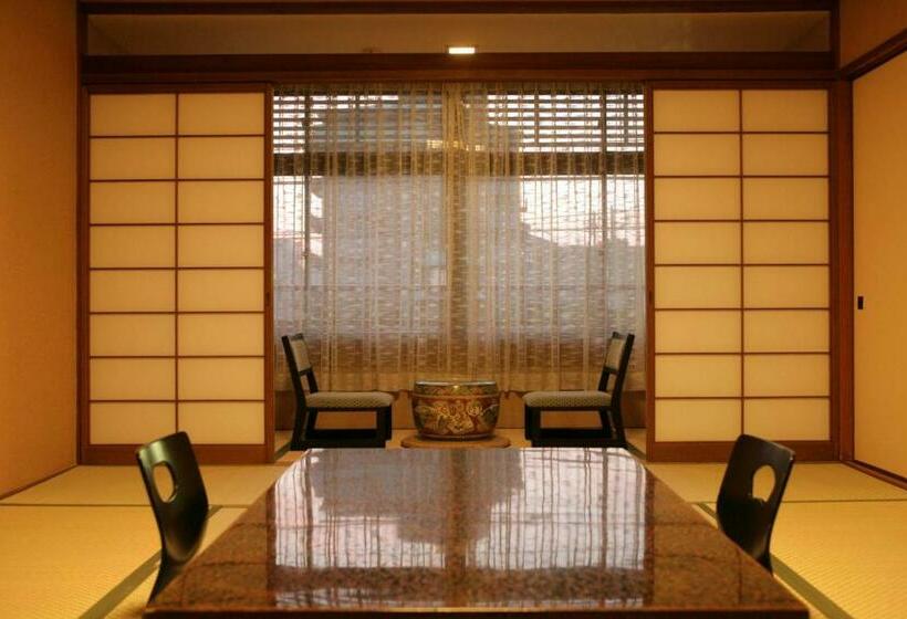 浴室共有スタンダード4人用ルーム, Kaichoen