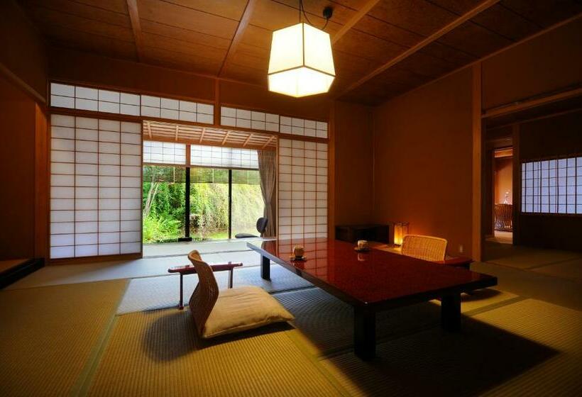 جناح مزوَّد بشرفة, Meigetsuso