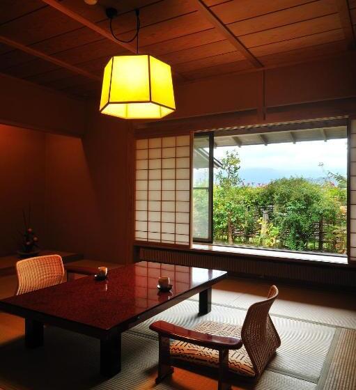 غرفة تنفيذية مع  إطلالات, Meigetsuso