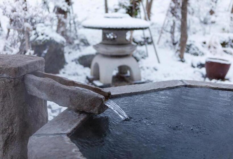 جناح مطلّ علي الحديقة, Meigetsuso