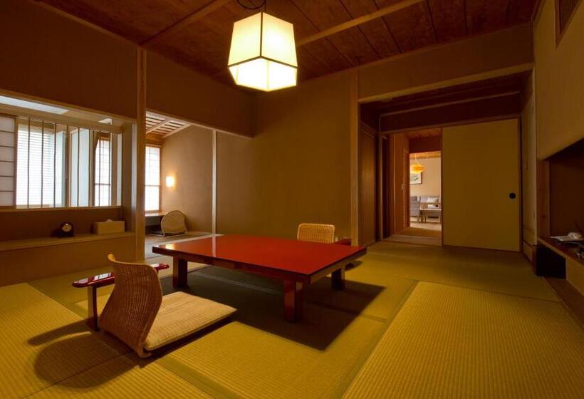 جناح مزوَّد بشرفة, Meigetsuso