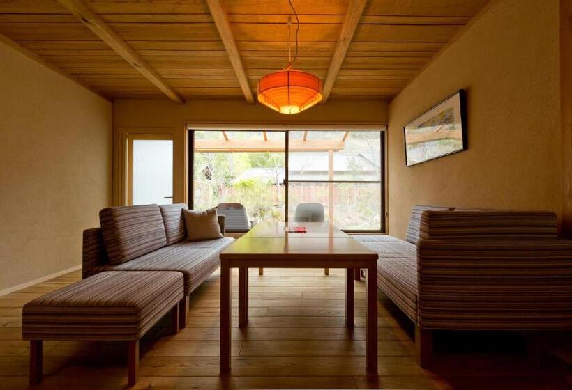 جناح مزوَّد بشرفة, Meigetsuso