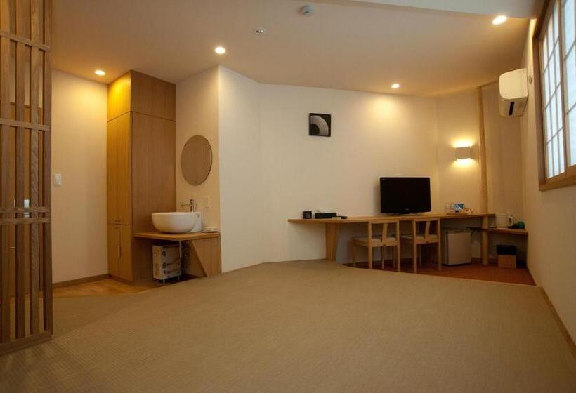 Трехместный Номер Стандарт Совместная Ванная, Mizuhasou