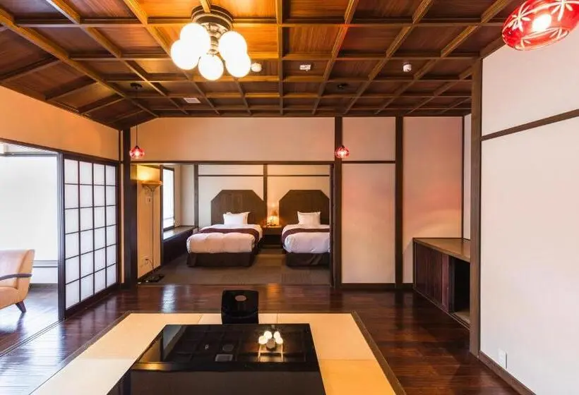 Deluxe Neljän Hengen Huone, Tsuta Onsen Ryokan