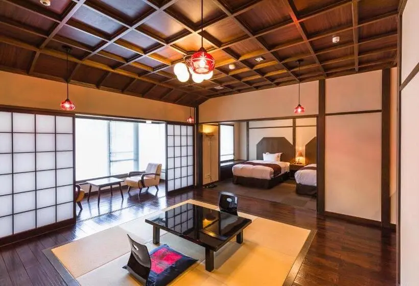Deluxe Neljän Hengen Huone, Tsuta Onsen Ryokan
