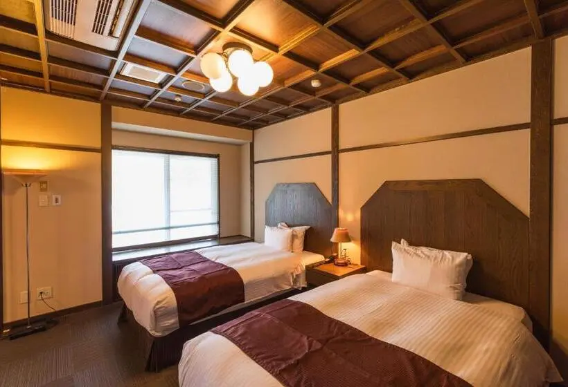 Deluxe Neljän Hengen Huone, Tsuta Onsen Ryokan