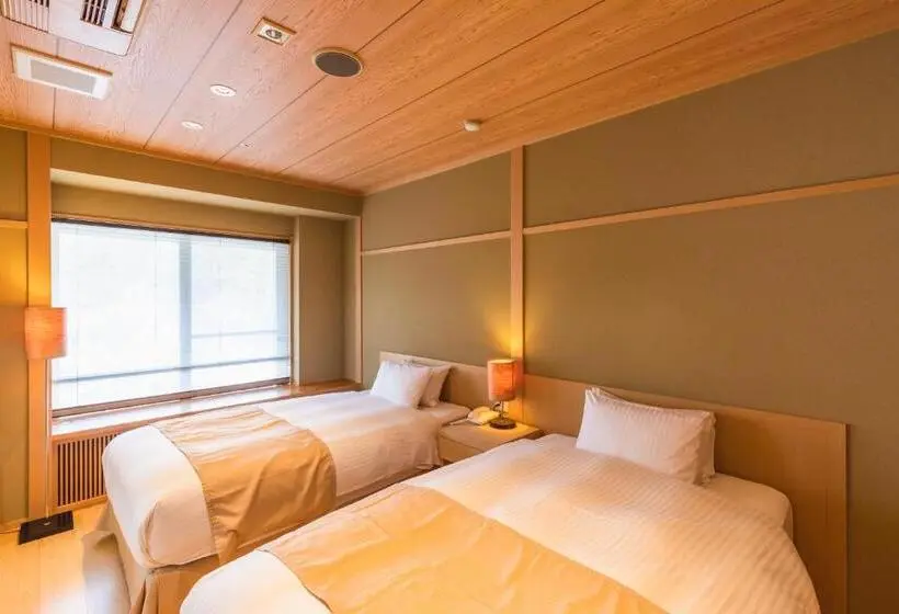 Premium Neljän Hengen Huone, Tsuta Onsen Ryokan