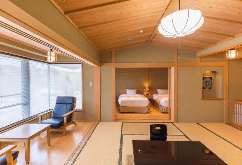 Premium Neljän Hengen Huone, Tsuta Onsen Ryokan