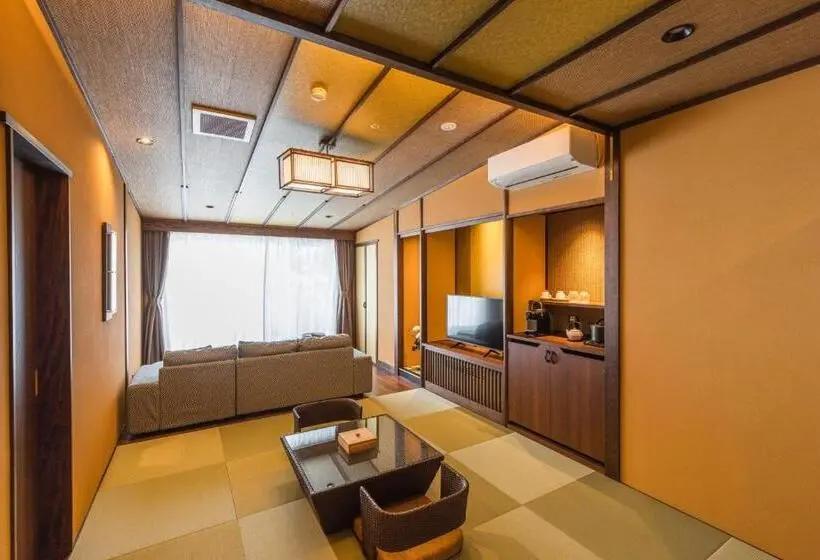 Juniorsviitti, Tsuta Onsen Ryokan