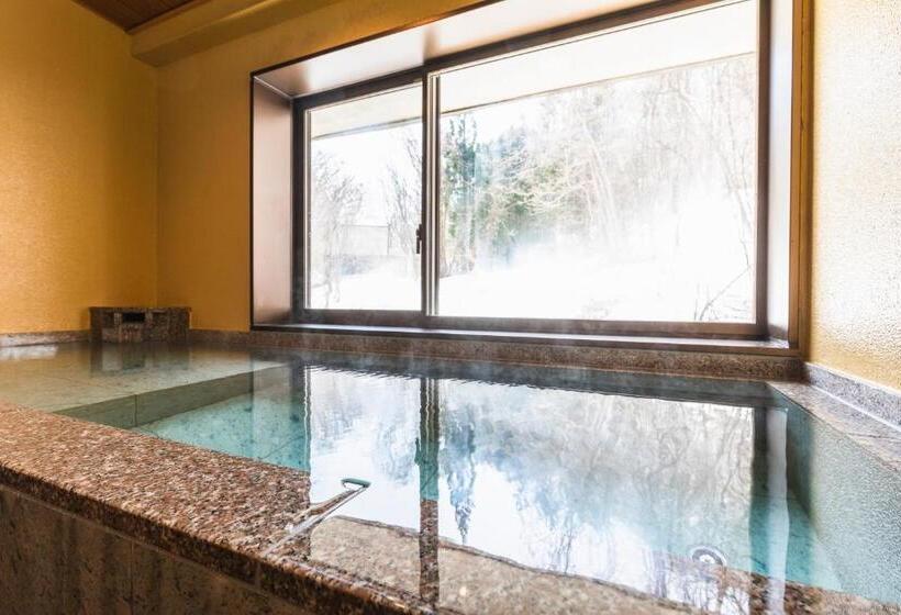 Полулюкс, Tsuta Onsen Ryokan