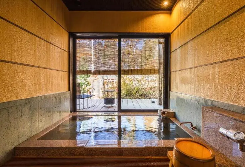 Villa 1 Makuuhuone Puutarhanäkymä, Tsuta Onsen Ryokan