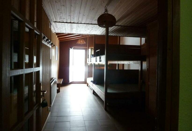 מיטה בחדר משותף, Albergue El Aguila