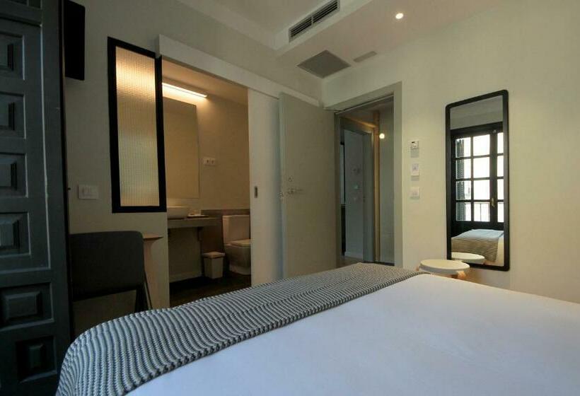 غرفة قياسية, H Complutum