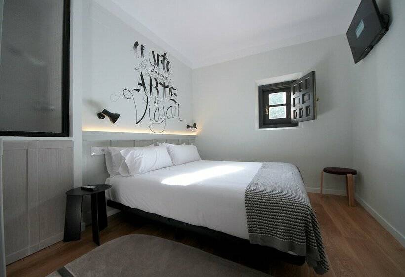 غرفة قياسية, H Complutum