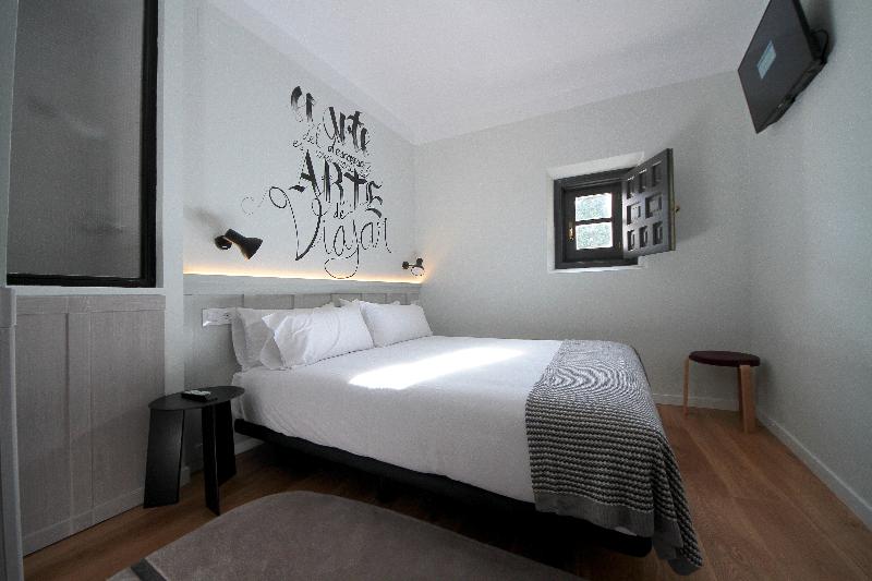 غرفة قياسية, H Complutum