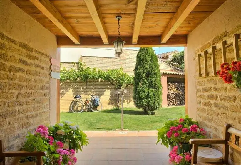ルームシェアのワンベッド, Albergue Lamorena
