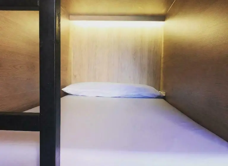 ルームシェアのワンベッド, Albergue Lamorena