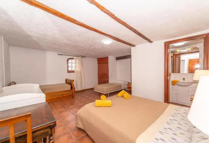 Perhehuone, Casa Giuliana