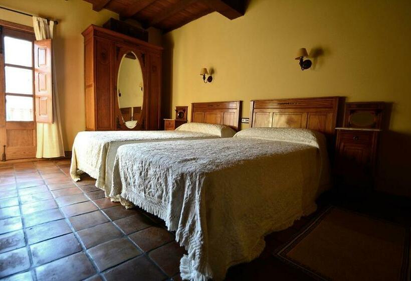 غرفة قياسية مزوَّدة بشُرفة, Casa Rural La Fuente Del Jerte