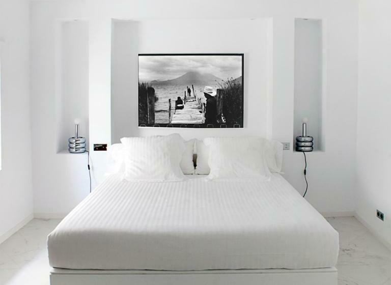 جناح, Hospedería Diez Y Seis