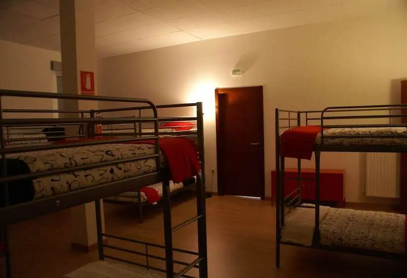 تختخواب در اتاق مشترک, Grelo Hostel