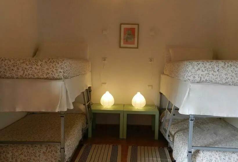 Perhehuone, Hostel El Lago, Caceres