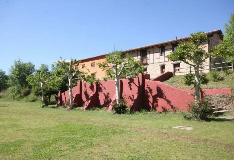 Perhehuone, Hostel El Lago, Caceres