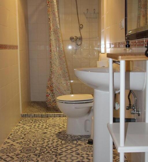 استودیوی استاندارد, Hostel El Lago, Caceres