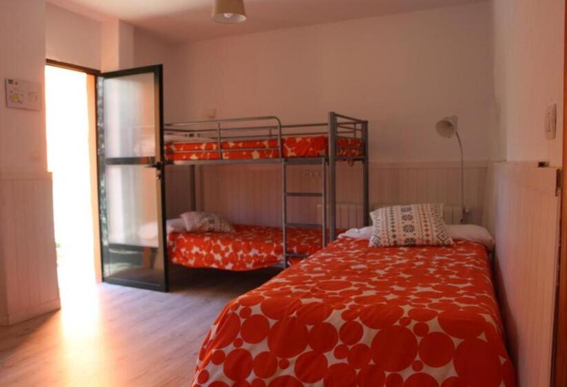استودیوی استاندارد, Hostel El Lago, Caceres