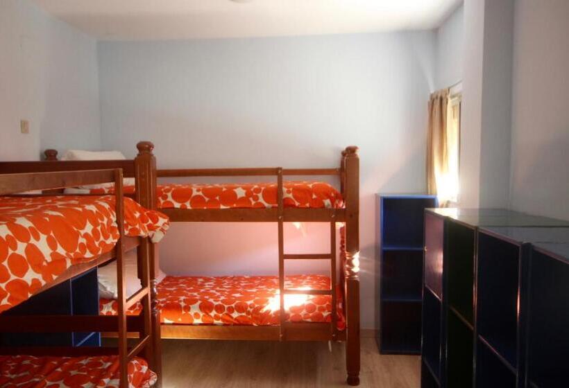 Economy Quadruple Room, Hostel El Lago, Caceres