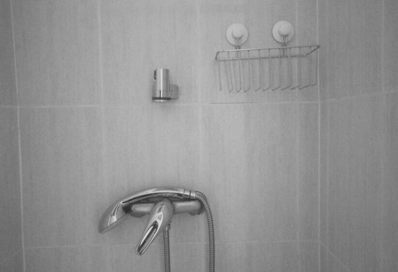 Economy Quadruple Room, Hostel El Lago, Caceres