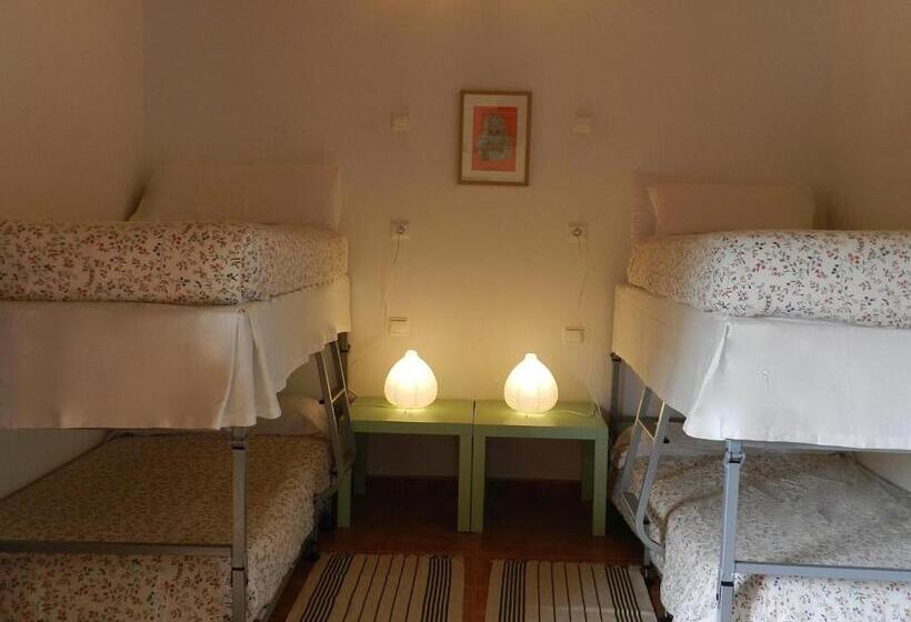 اتاق استاندارد چهار تخته, Hostel El Lago, Caceres