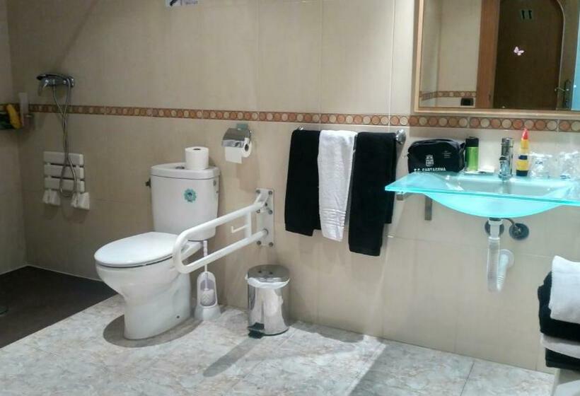 غرفة قياسية ثلاثية, Beatriz