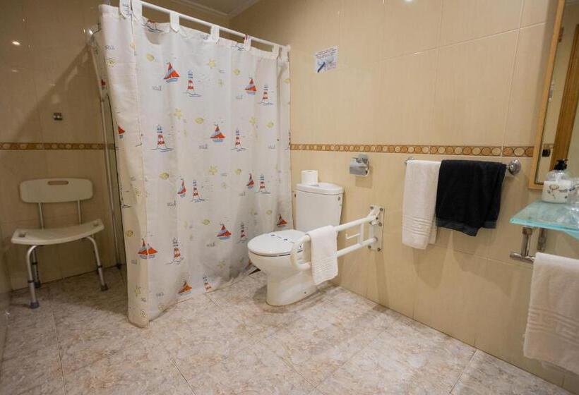 غرفة قياسية ثلاثية, Beatriz