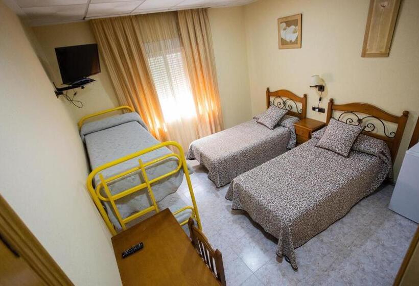 غرفة عائلية, Beatriz