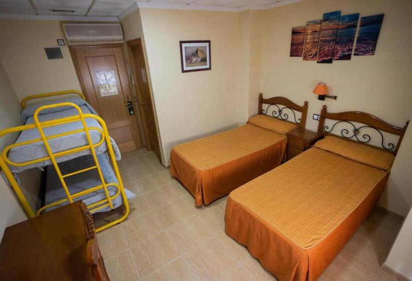 غرفة عائلية, Beatriz