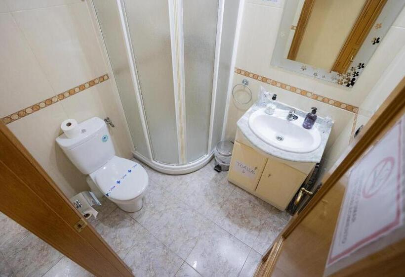 غرفة كومفورت ثلاثية, Beatriz