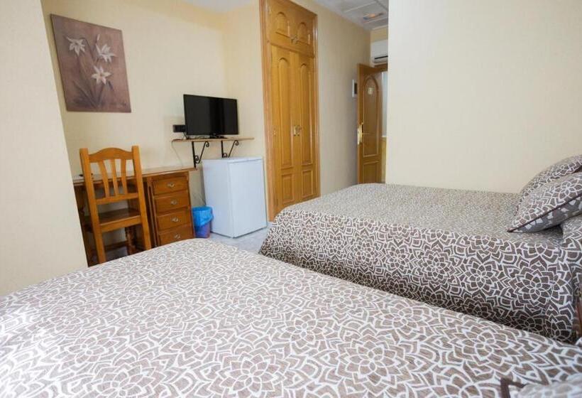 غرفة كومفورت ثلاثية, Beatriz