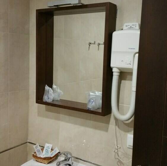 غرفة قياسية, León