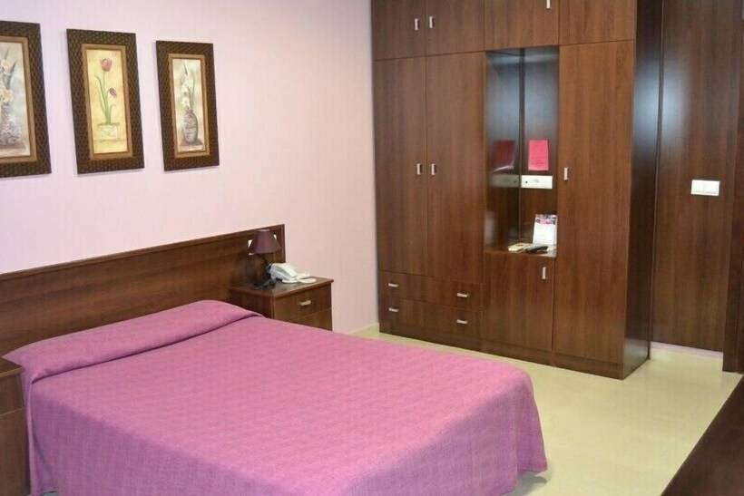 غرفة قياسية, León