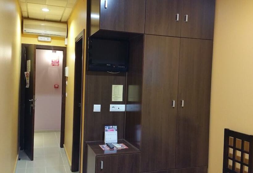 غرفة قياسية, León